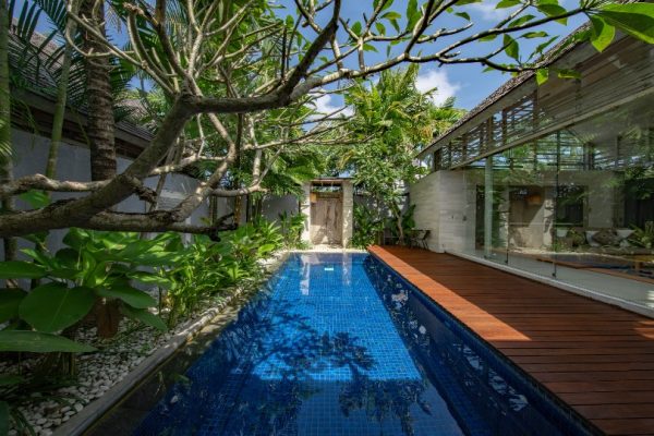 פנים הבית משקיף לחצי הפנימית VILLA OPEN HOUSE